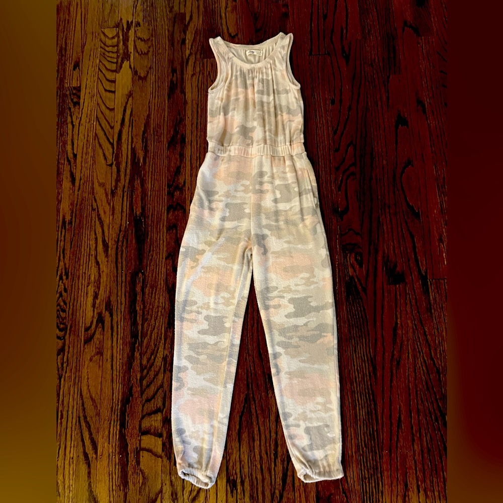 Bixby Nomad from Stitch Fix Kids Camo Sleeveless Jumper- Girls Size M (8-10)